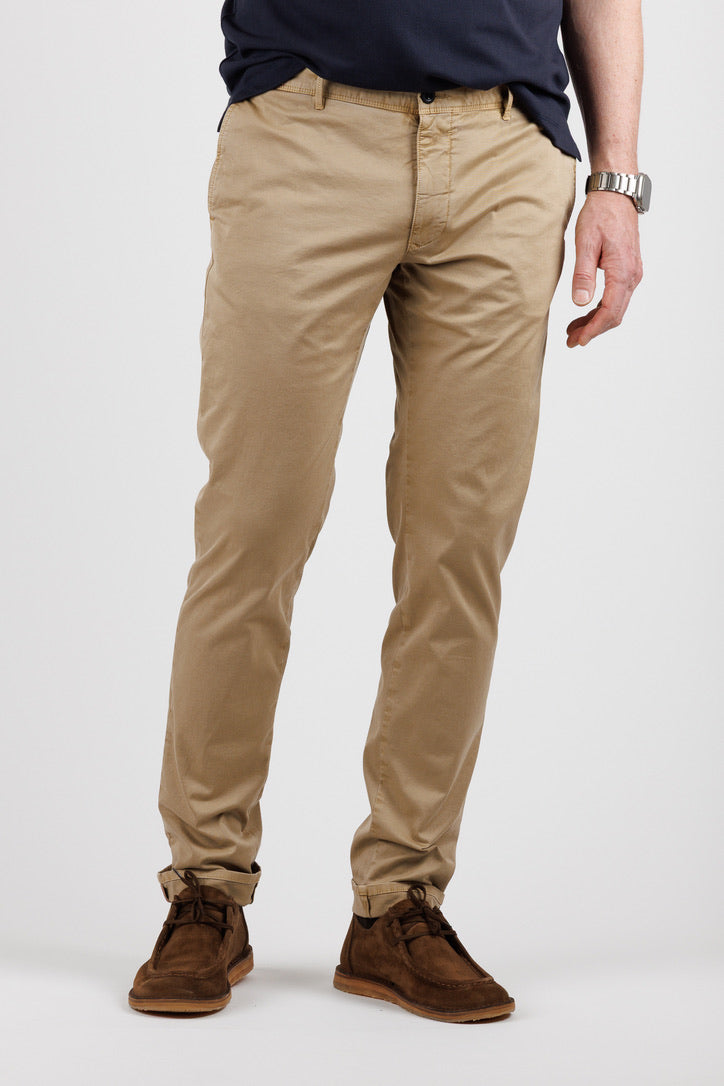 Incotex: Gabchino Slacks. Slimfit